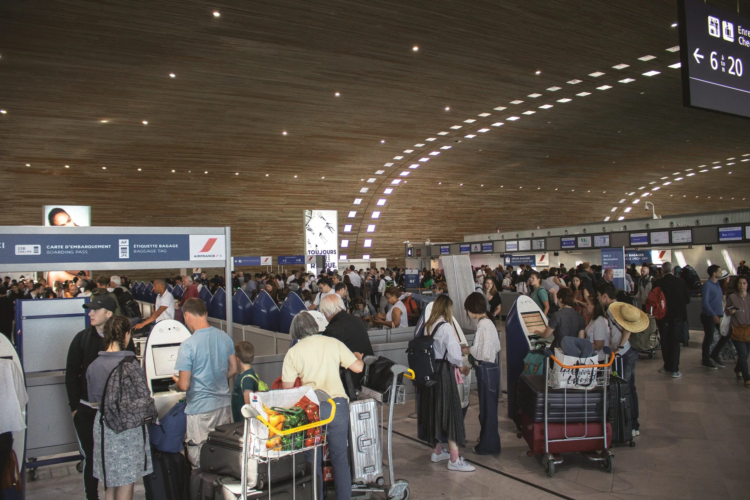 Alojamiento gratuito en el aeropuerto: Tus derechos en caso de retraso prolongado